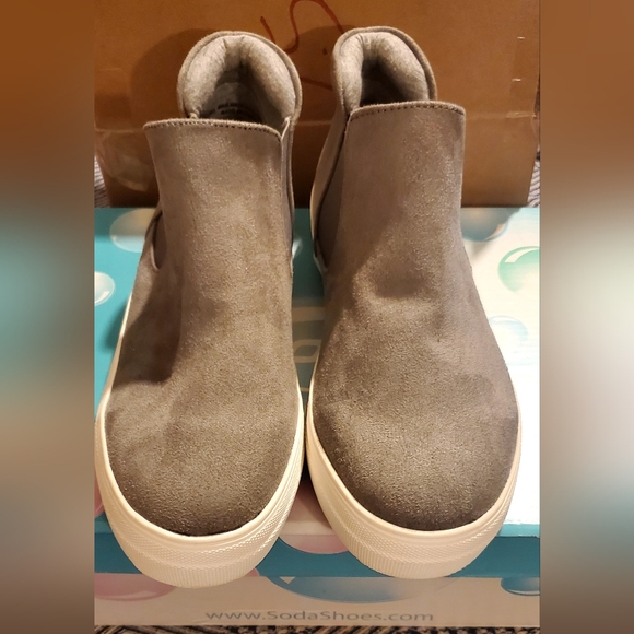 Soda sneakers -New In Box Size 8 Grey - Picture 2 of 9